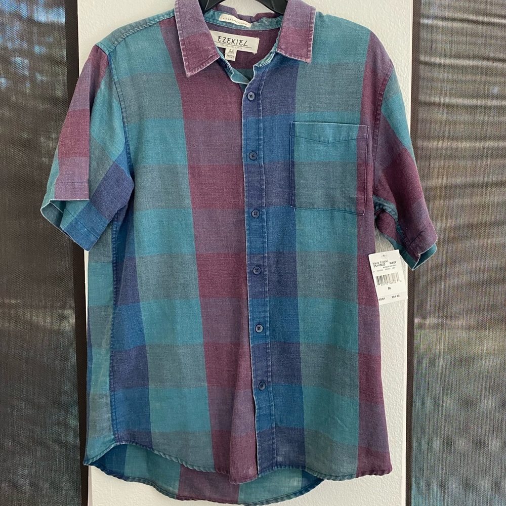 New Ezekiel Men’s S/S Button Down Shirt